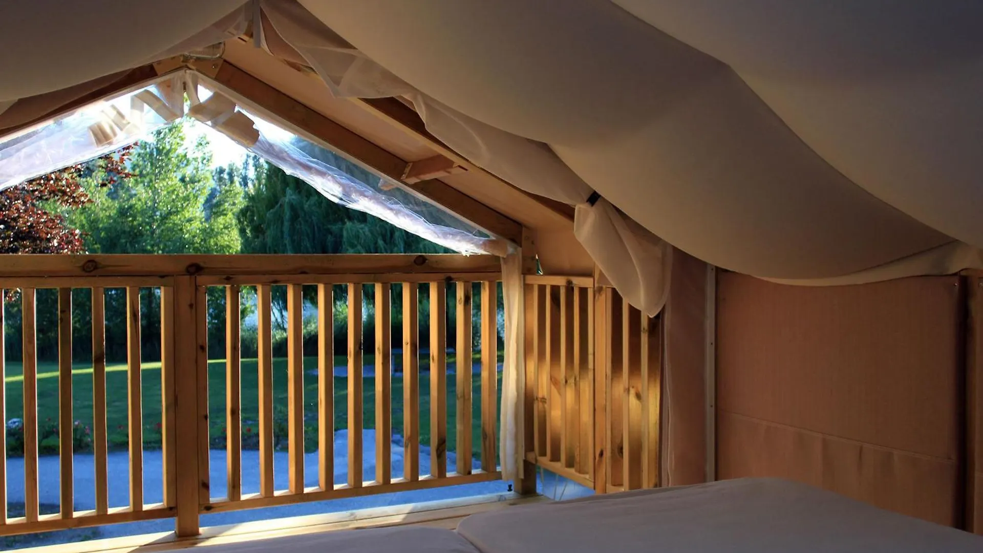 Glamping Resort Rio Vantone Crone Luxe tent