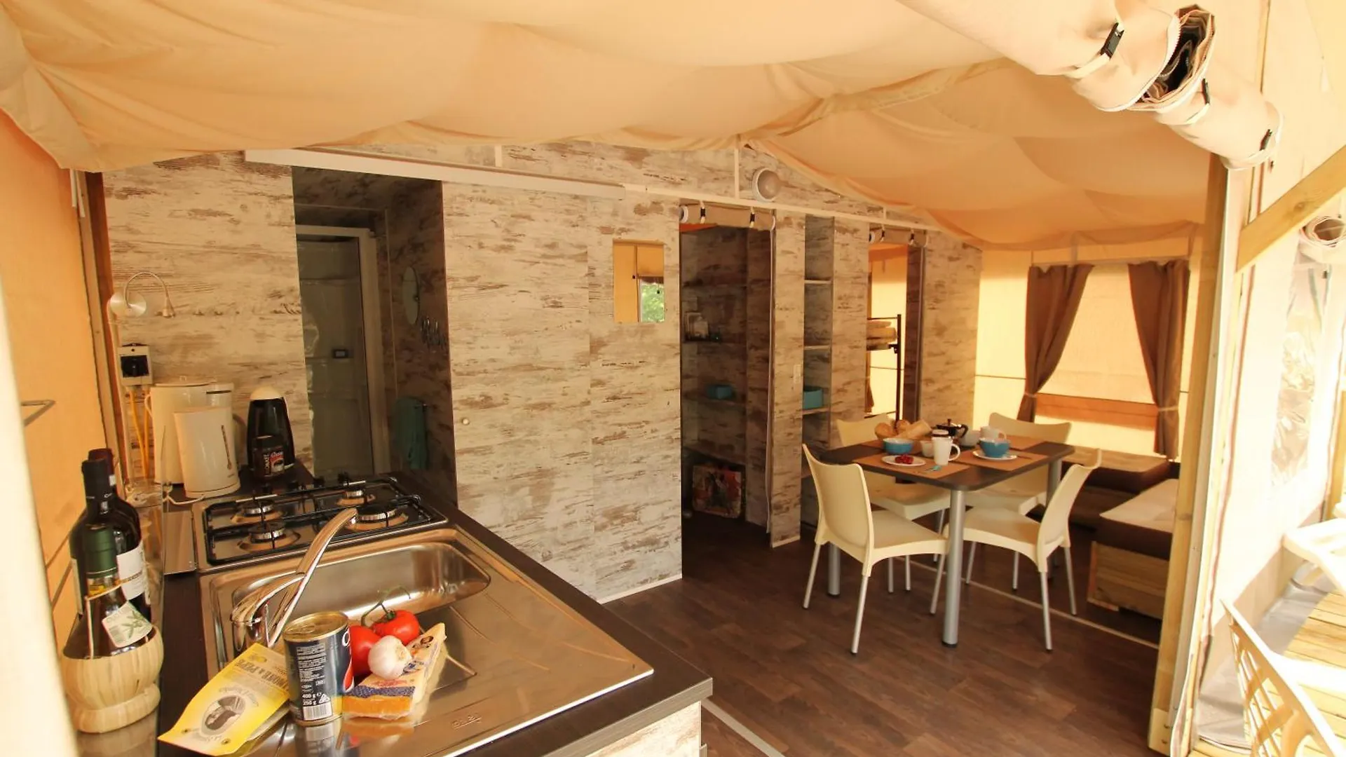 Glamping Resort Rio Vantone Crone Luxe tent